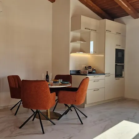 Casa Toni, * فيلاّسيمِيوس
